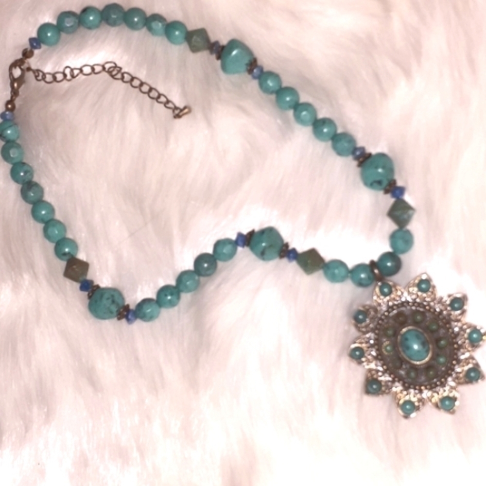 NWOT:  Awesome AQUA Necklace - Picture 2 of 6